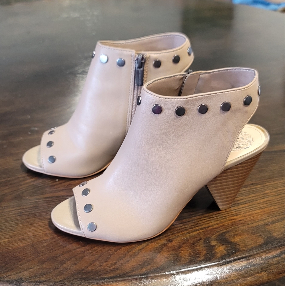 Vince Camuto Studded Beige Leather Peep-Toe Heeled Ankle Boots Size 7